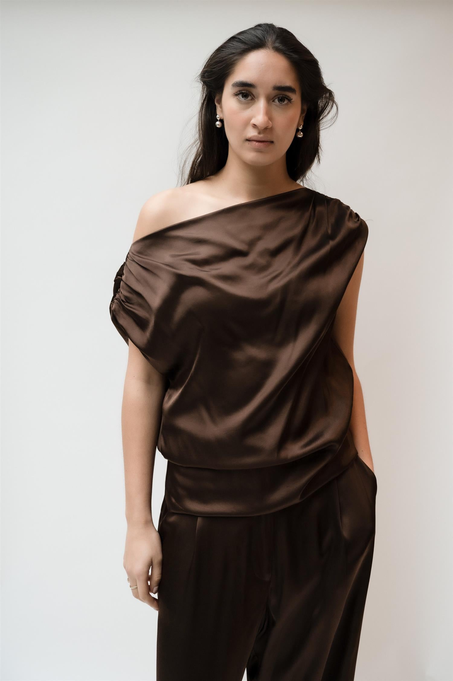 Adhara Top Walnut Bluser